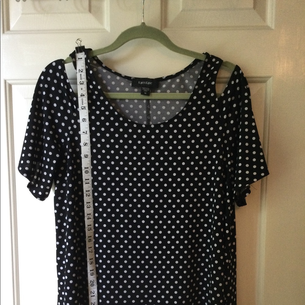 Karen Kane cold shoulder top M medium